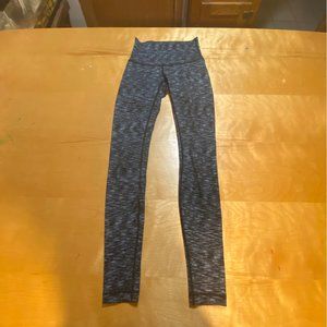 Black/White Pattern Lululemon Leggings Size 4